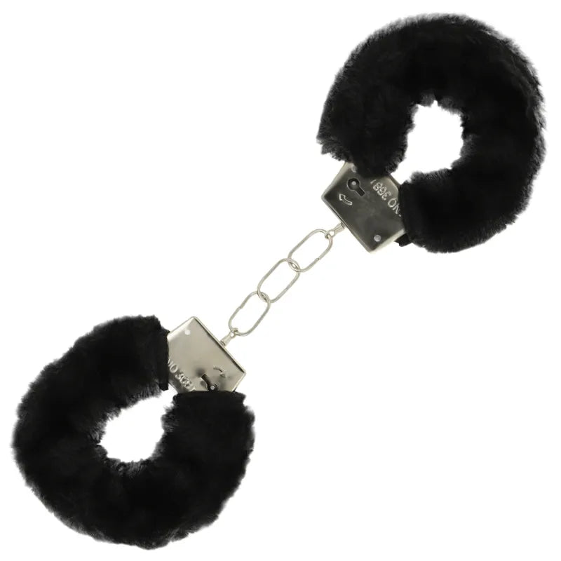 Menottes noires en fourrure avec chaîne métallique, accessoire du coffret sensuel Ohmama pour couples, éveil des sens.