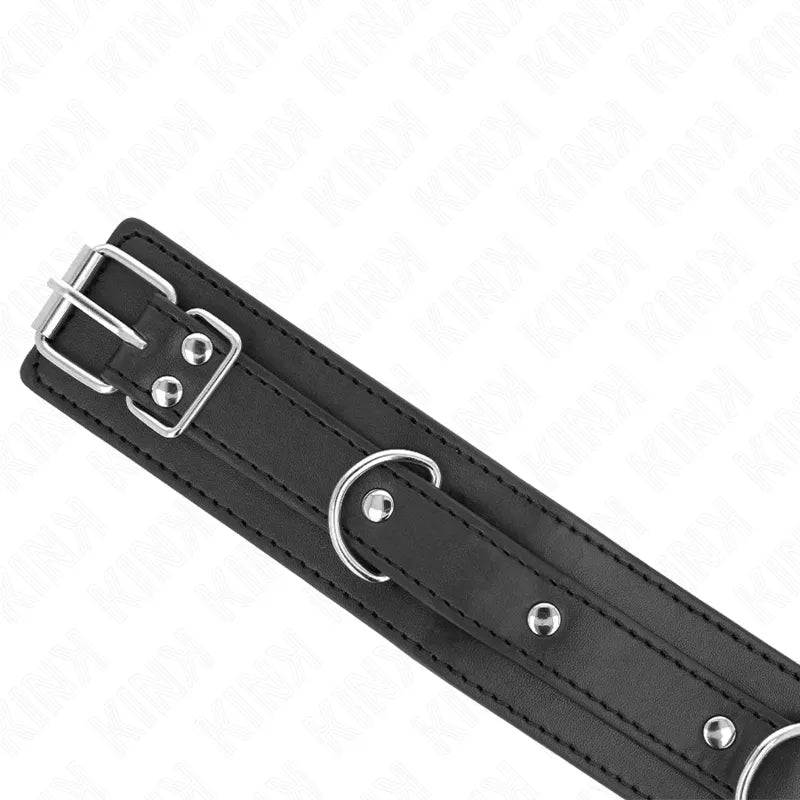 Collier BDSM cuir rouge élégant avec boucle métal, finitions polies, design raffiné, pour jeux de domination et soumission.
