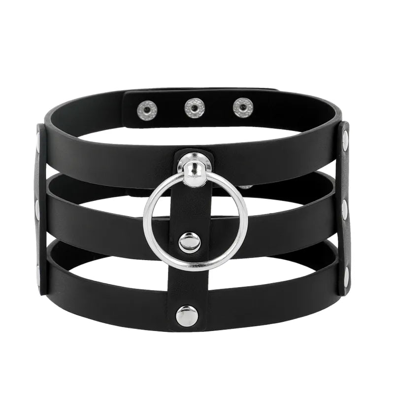 Collier BDSM noir en cuir végétalien avec anneau central, ajustable, élégant et éthique, pour moments intimes raffinés.