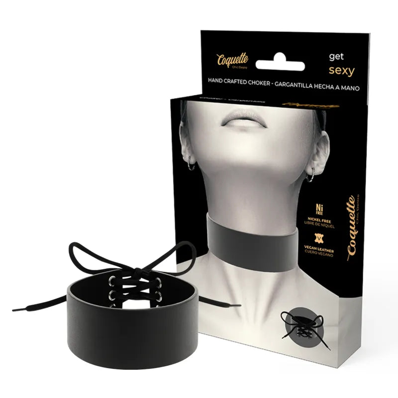 Collier BDSM noir en cuir végétalien, ajustable avec boucle métal, présenté dans un emballage élégant et éthique.
