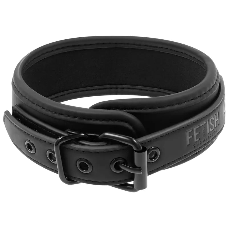 Collier BDSM noir cuir végétalien hypoallergénique, robuste, anneaux sécurisés, ajustable, pour peaux sensibles.