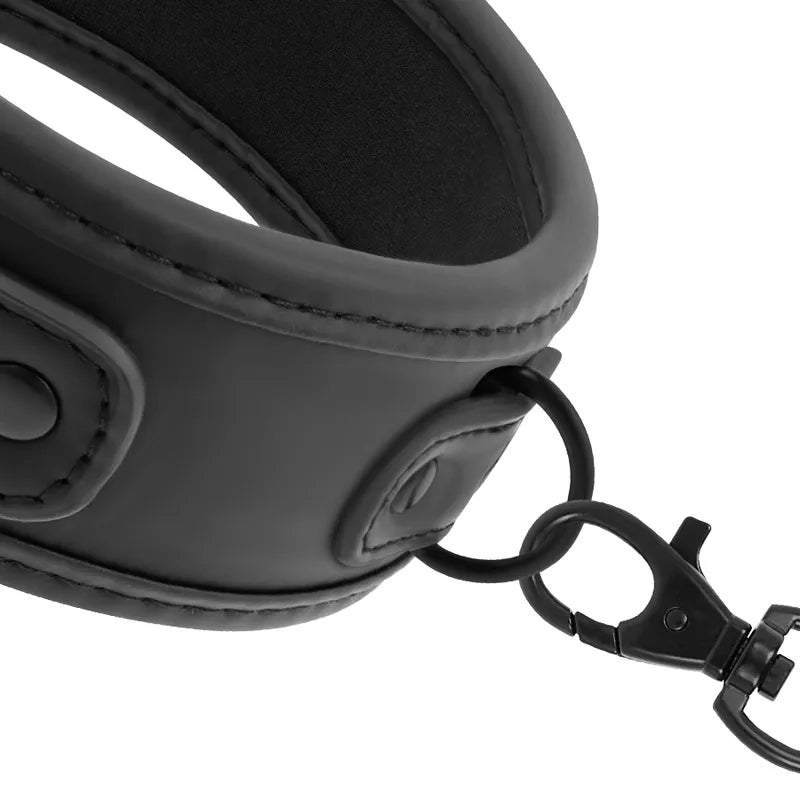 Collier BDSM noir en cuir végétalien, hypoallergénique, avec anneaux sécurisés, idéal pour peaux sensibles, élégant et dur...
