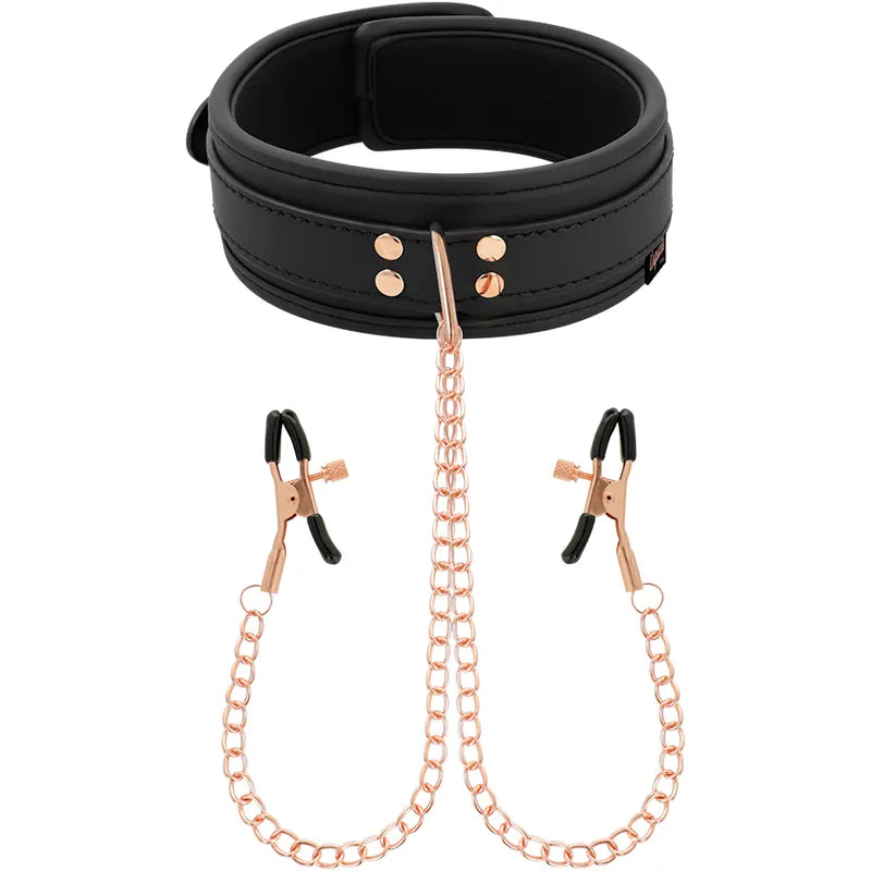 Collier BDSM cuir vegan noir avec pinces à tétons dorées, chaînes métalliques, anneau central et laisse amovible.