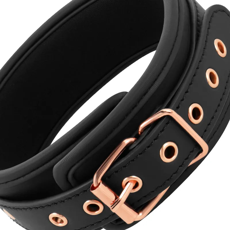 Collier BDSM cuir végétalien noir, boucle métal sans nickel, ajustable, élégant, robuste, chaîne discrète, néoprène.