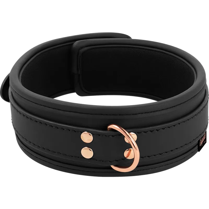Collier BDSM noir en cuir végétalien avec chaîne métal sans nickel, élégant et robuste, pour exploration sécurisée.
