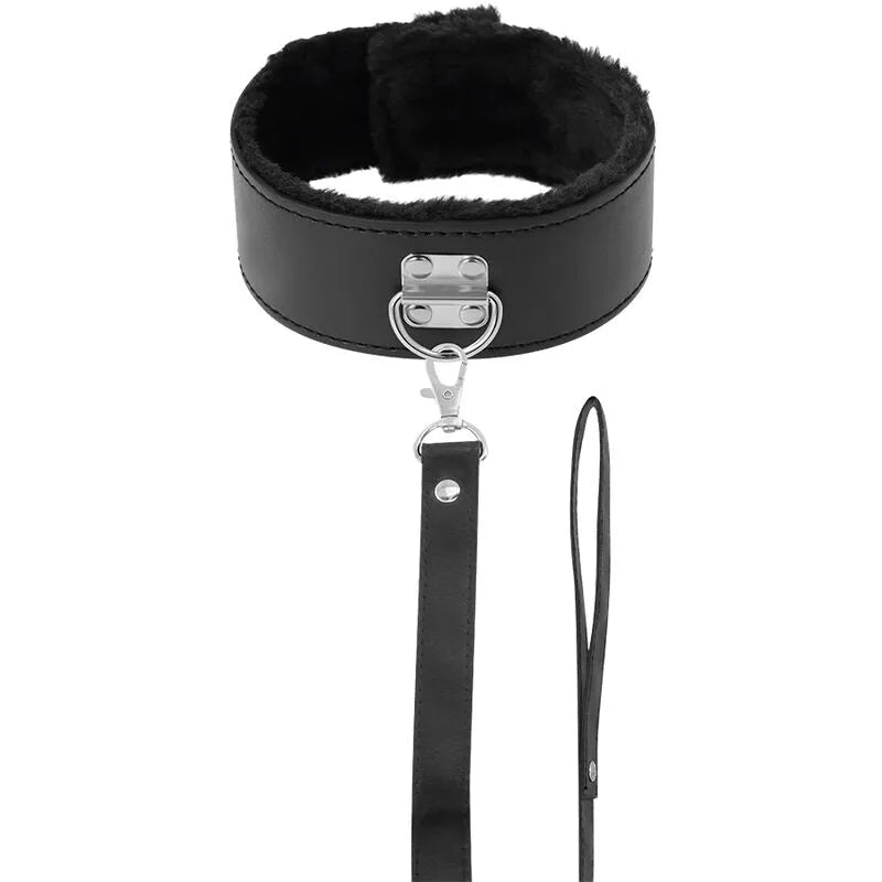 Collier BDSM noir en néoprène avec doublure douce, chaîne solide et mousqueton, réglable pour confort et sécurité.