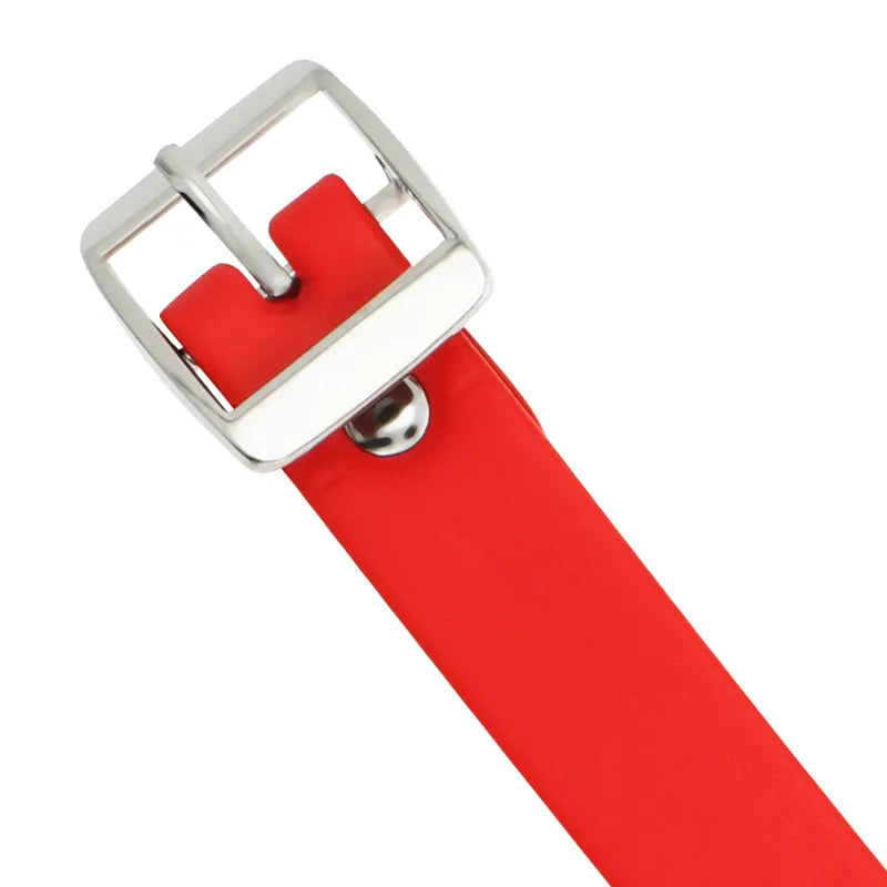 Collier BDSM noir en cuir PU végétalien, boucle argentée, réglable, élégant et chic, pour tenues fétichistes et lingerie.