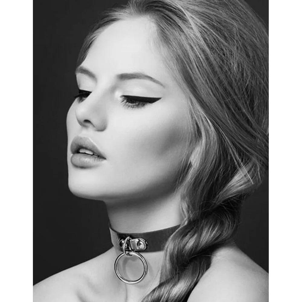Collier Bondage cuir noir réglable arrière façon ceinture anneau argenté avant attache laisse 41cm hauteur 2cm fétichiste SM