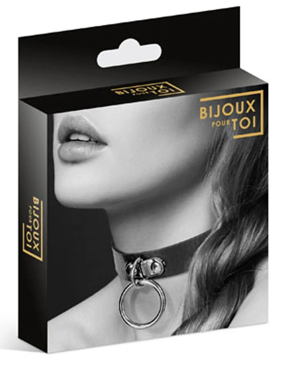 Collier bondage cuir noir avec anneau argenté, réglable façon ceinture, pour jeux érotiques et fétichistes SM.