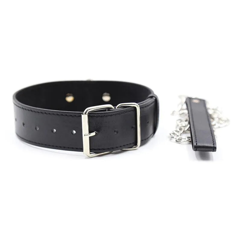 Collier bondage noir en simili cuir ajustable avec chaîne métal, design élégant et robuste pour jeux de contention sécurisés.