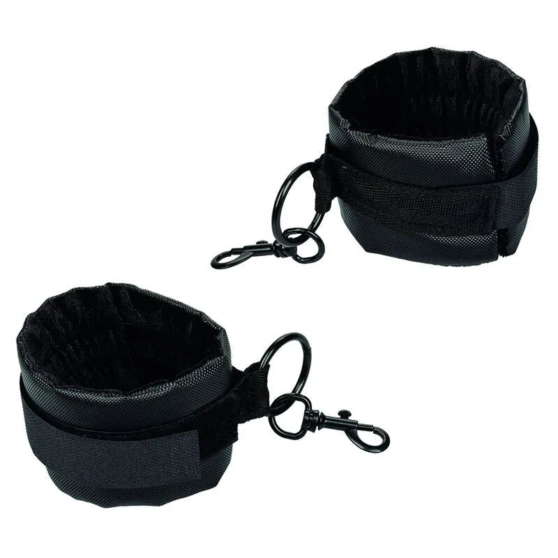 Collier de retenue bondage noir en cuir végétalien, réversible, ajustable, avec anneaux pivotants et poignets amovibles.