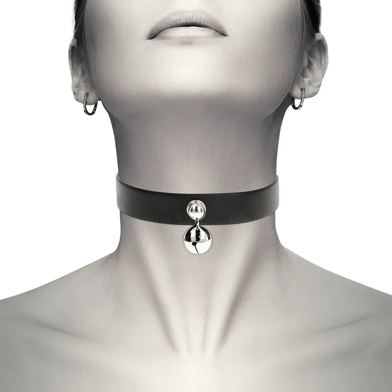 Collier chic en cuir vegan noir, ajustable, avec trois boutons-pression, longueur 43 cm, hypoallergénique et élégant.