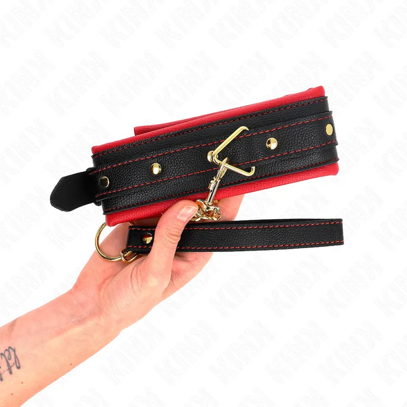 Collier laisse BDSM en cuir noir et rouge, avec boucles métalliques dorées, design élégant et robuste pour jeux de dominat...