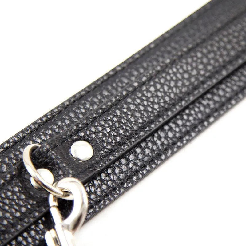 Collier laisse simili cuir noir motif serpent, chaîne métallique robuste, élégant et confortable pour usage polyvalent.