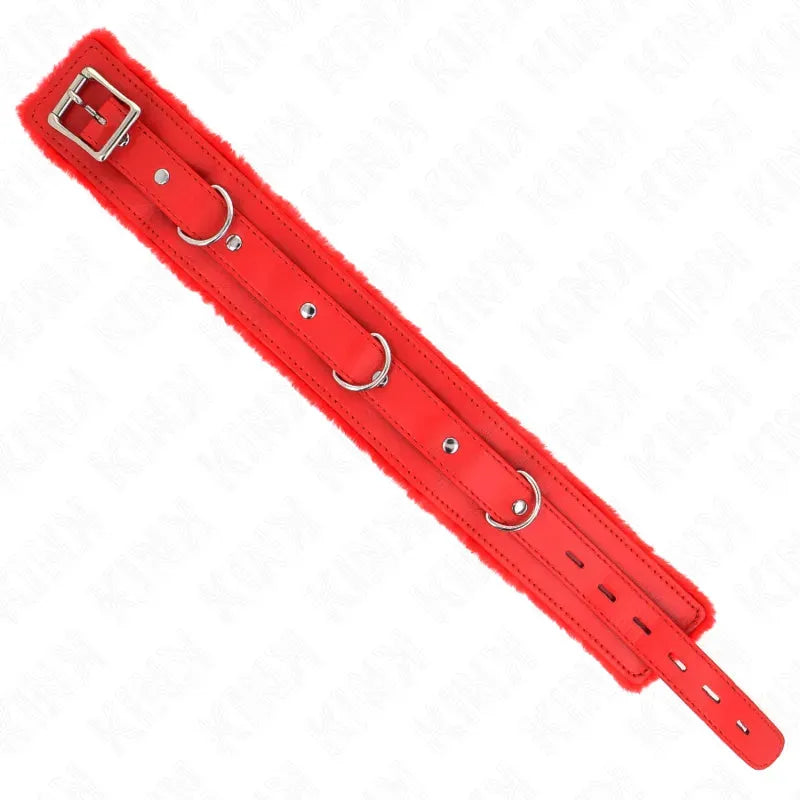 Collier BDSM rouge en cuir véritable avec boucles métalliques, design chic et sophistiqué pour jeux de rôle élégants.