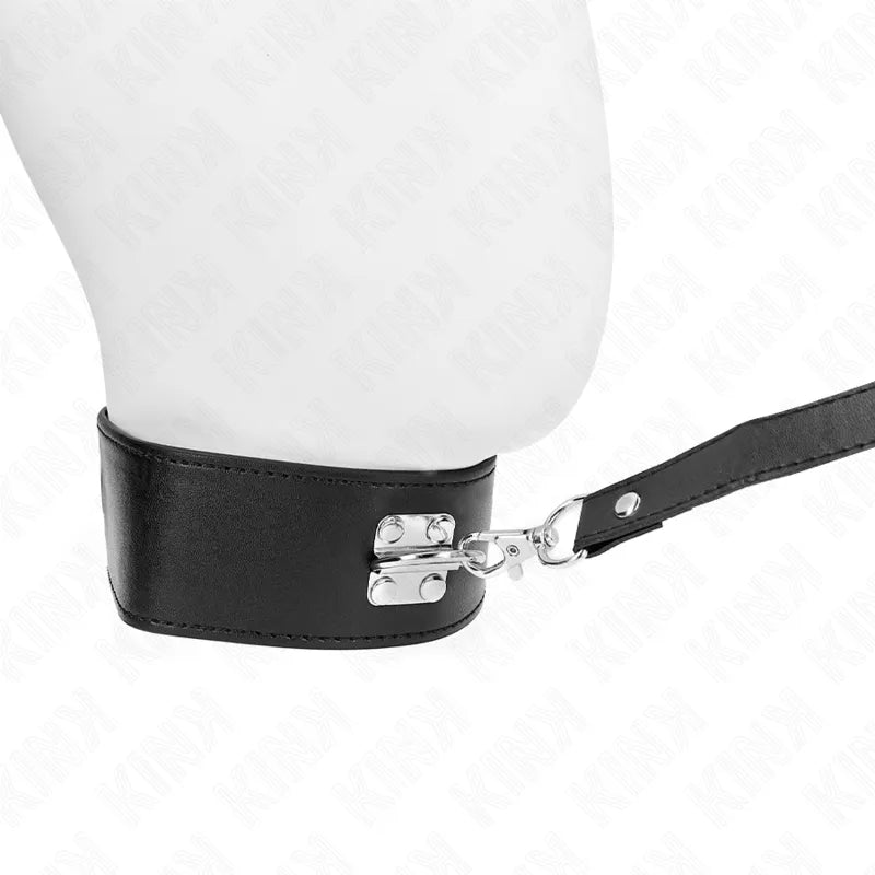Collier BDSM cuir noir élégant avec boucle réglable et attaches polies, design raffiné et robuste pour tous niveaux.