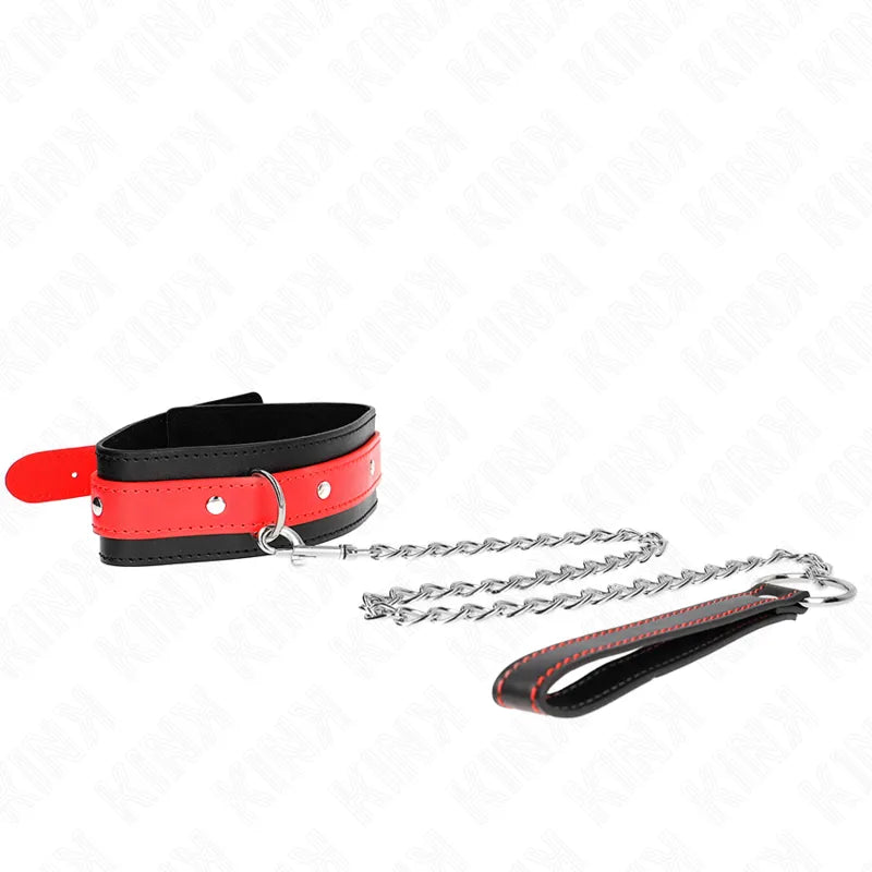 Collier BDSM cuir noir et rouge, ajustable, avec chaîne métallique et poignée, élégant et robuste pour séances intenses.