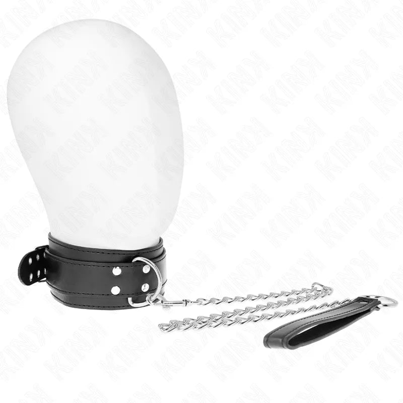 Collier BDSM en cuir noir avec finitions métalliques polies, chaîne argentée, design élégant et ajustable.