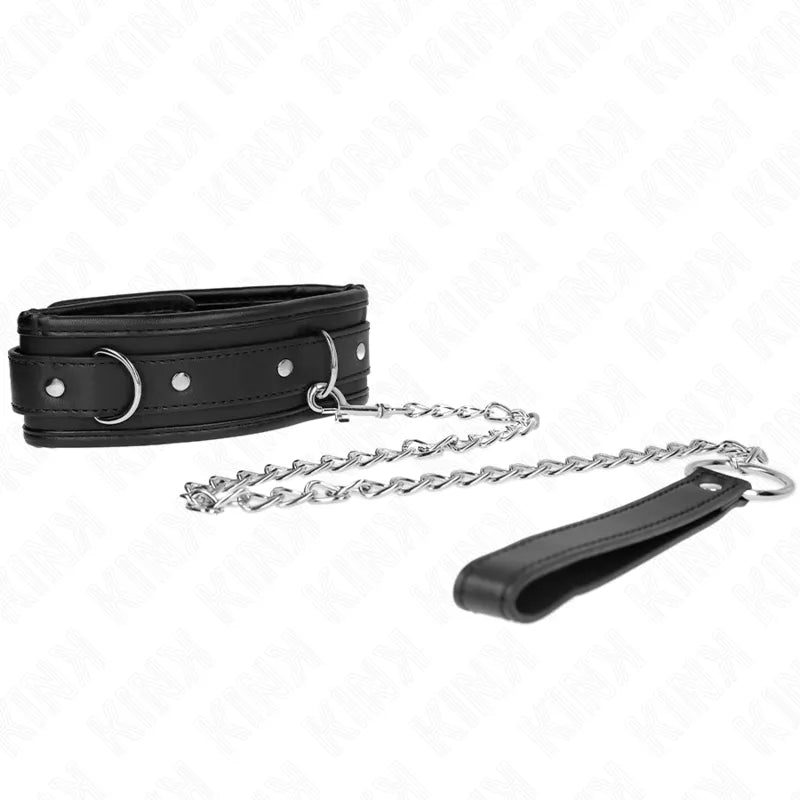 Collier BDSM en cuir végétalien noir avec boucles ergonomiques et chaîne métallique, élégant et robuste pour moments intimes.