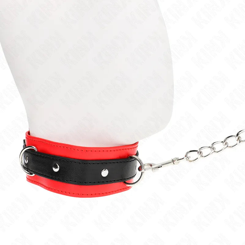 Collier BDSM cuir noir et rouge, réglable, avec chaîne métallique, élégant et sophistiqué pour jeux de rôle.