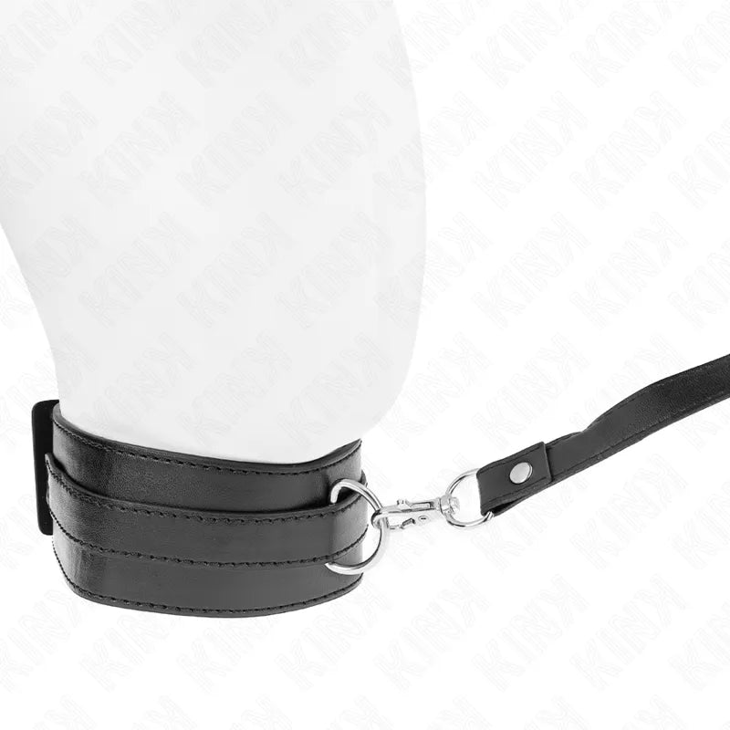 Collier BDSM en cuir noir élégant et réglable avec boucle métallique, design sophistiqué et confortable.
