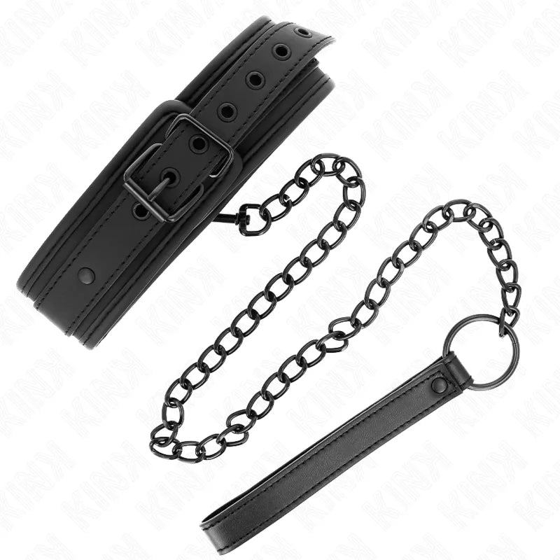 Collier BDSM cuir noir élégant avec finitions métalliques, ajustable et confortable, idéal pour expériences sophistiquées.
