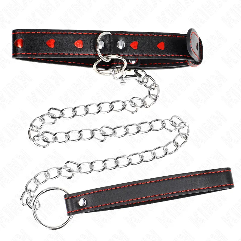 Collier BDSM en cuir noir avec motifs cœurs rouges, boucle métal robuste, chaîne argentée, élégant et raffiné.