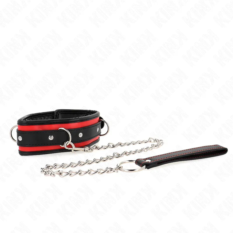 Collier BDSM cuir noir et rouge, ajustable, avec chaîne argentée, finition artisanale élégante et sophistiquée.