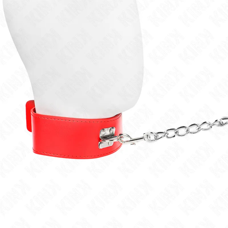 Collier BDSM en cuir rouge réglable avec boucle métallique, élégant et sophistiqué, pour confort et sécurité.