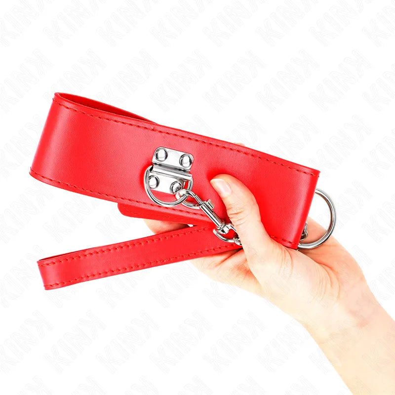 Collier BDSM en cuir rouge, ajustable, avec boucles métalliques, élégant et confortable pour une expérience sophistiquée.