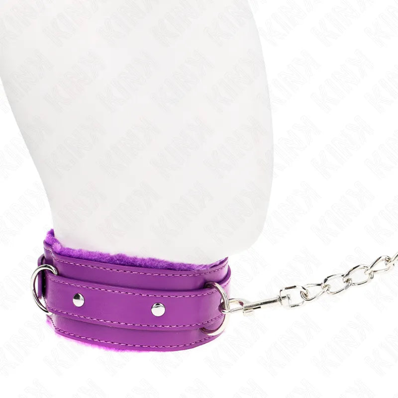 Collier BDSM en cuir violet avec boucles métalliques et chaîne, élégant et ajustable pour jeux de domination sécurisés.