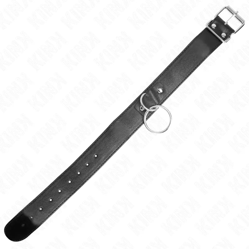Collier de soumission en cuir noir élégant avec boucles métalliques, ajustable et confortable, style sophistiqué.