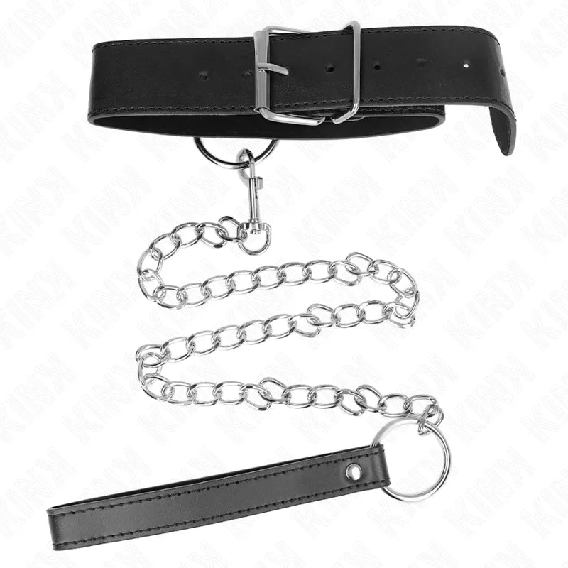 Collier de soumission en cuir noir avec boucle métallique, chaîne argentée et lanière, élégant et sophistiqué.
