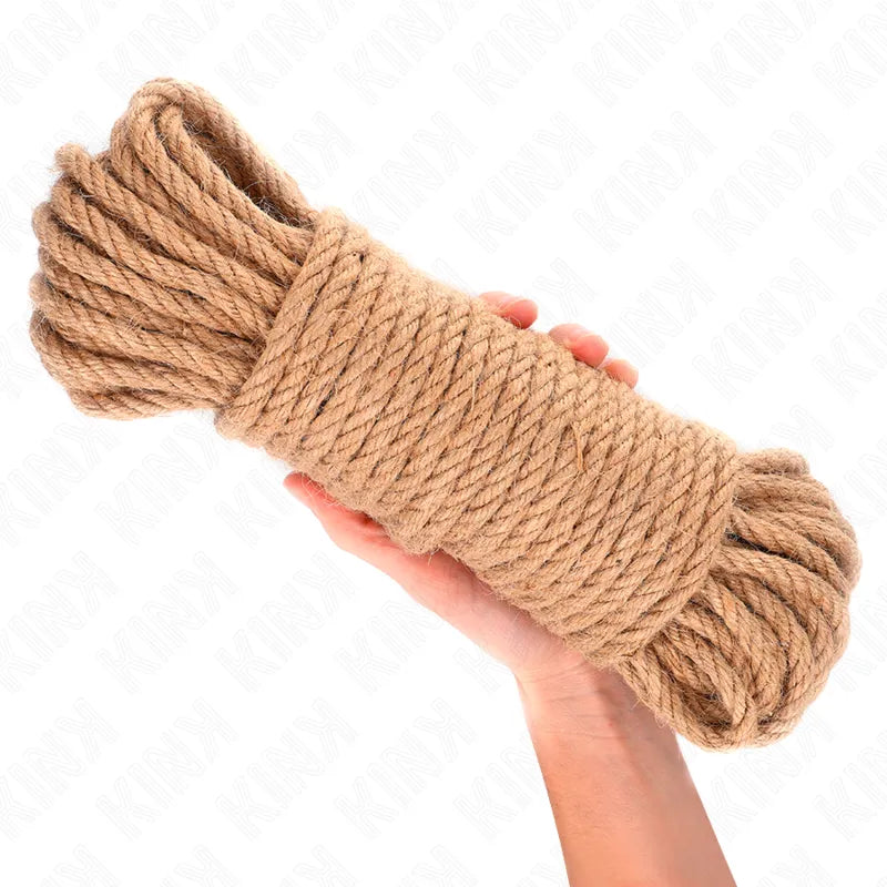 Cordes de bondage en coton beige, souples et résistantes, idéales pour débutants en shibari, tenues par une main.