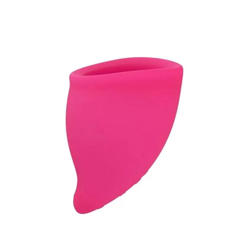 Coupe menstruelle rose en silicone écologique, forme ergonomique, pour flux abondant, réutilisable et hypoallergénique.