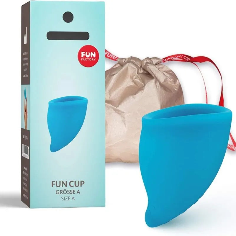 Coupe menstruelle bleue en silicone hypoallergénique taille A avec pochette, ergonomique et réutilisable.