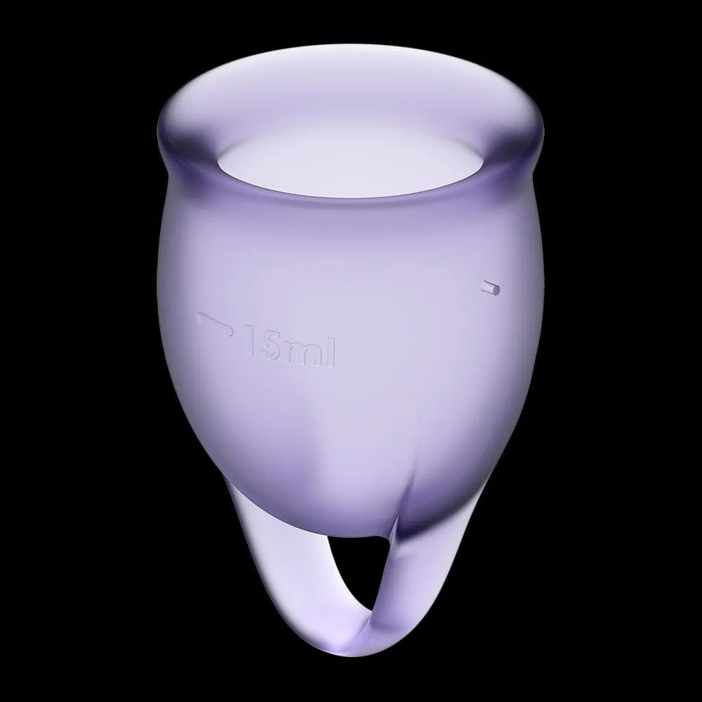 Coupe menstruelle en silicone médical violet, capacité 15ml, design souple et confortable pour débutantes et expertes.