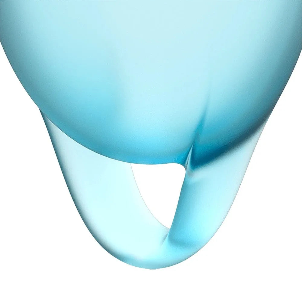 Coupe menstruelle bleu clair en silicone médical, ergonomique, capacité 15-20 ml, pour flux léger à modéré.