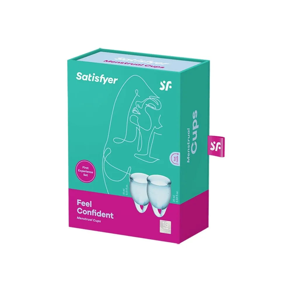 Coupe menstruelle bleu clair en silicone médical, ergonomique, capacité 15-20 ml, dans un emballage moderne et sécurisé.