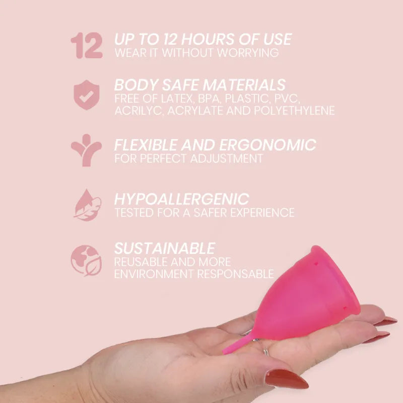 Coupe menstruelle rose silicone médical hypoallergénique, tenue en main, fond rose, texte sur caractéristiques produit.
