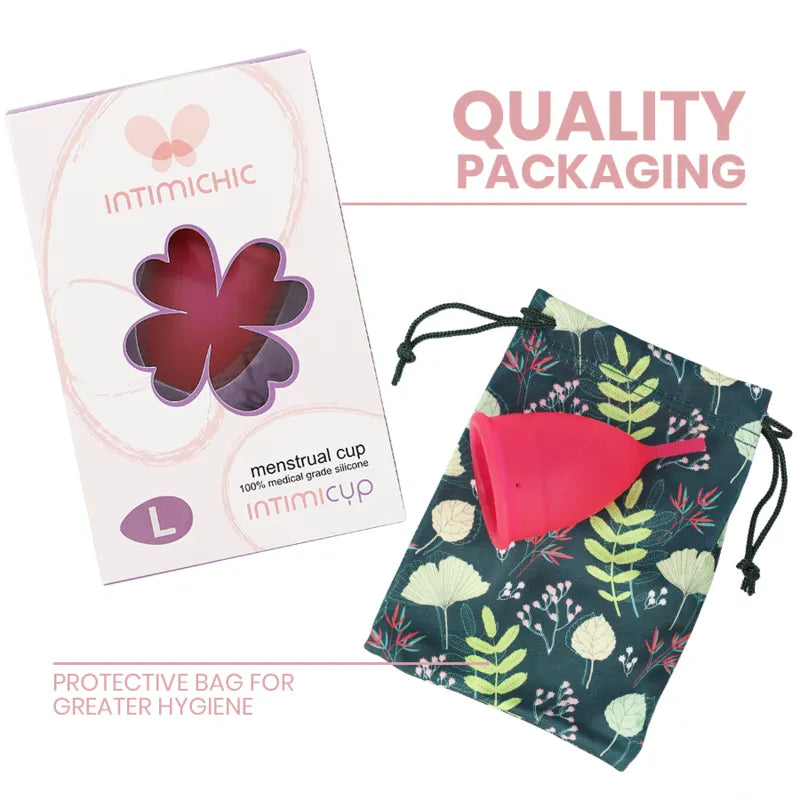 Coupe menstruelle rose en silicone médical avec pochette fleurie, emballage Intimichic, hypoallergénique et anti-fuite.