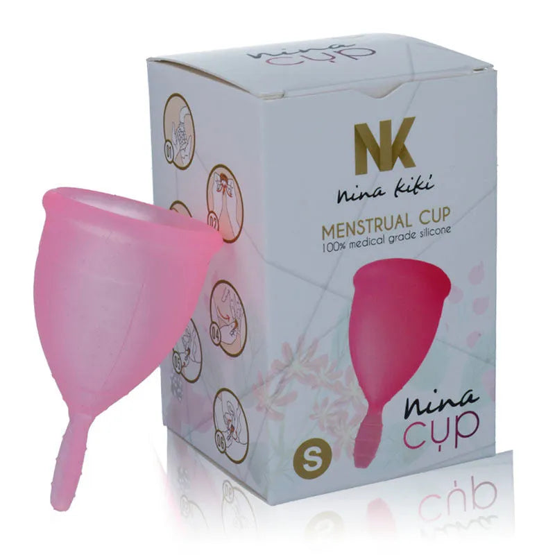 Coupe menstruelle rose en silicone médical avec boîte illustrée, NINA CUP, écologique et réutilisable pour hygiène intime.