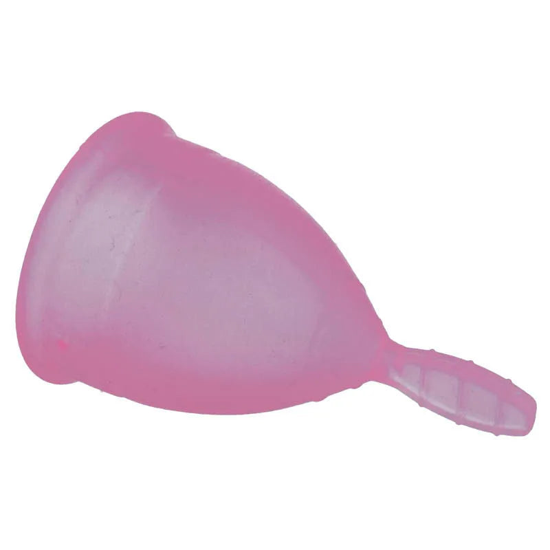 Coupe menstruelle rose en silicone médical, forme ergonomique, NINA CUP écologique et réutilisable pour hygiène intime.