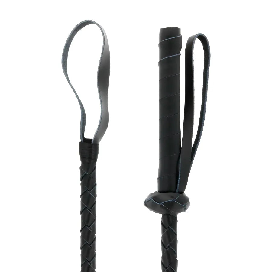 Cravache BDSM en cuir noir, pointe élégante, manche robuste avec prise confortable, longueur 60cm, pour jeux fétichistes.