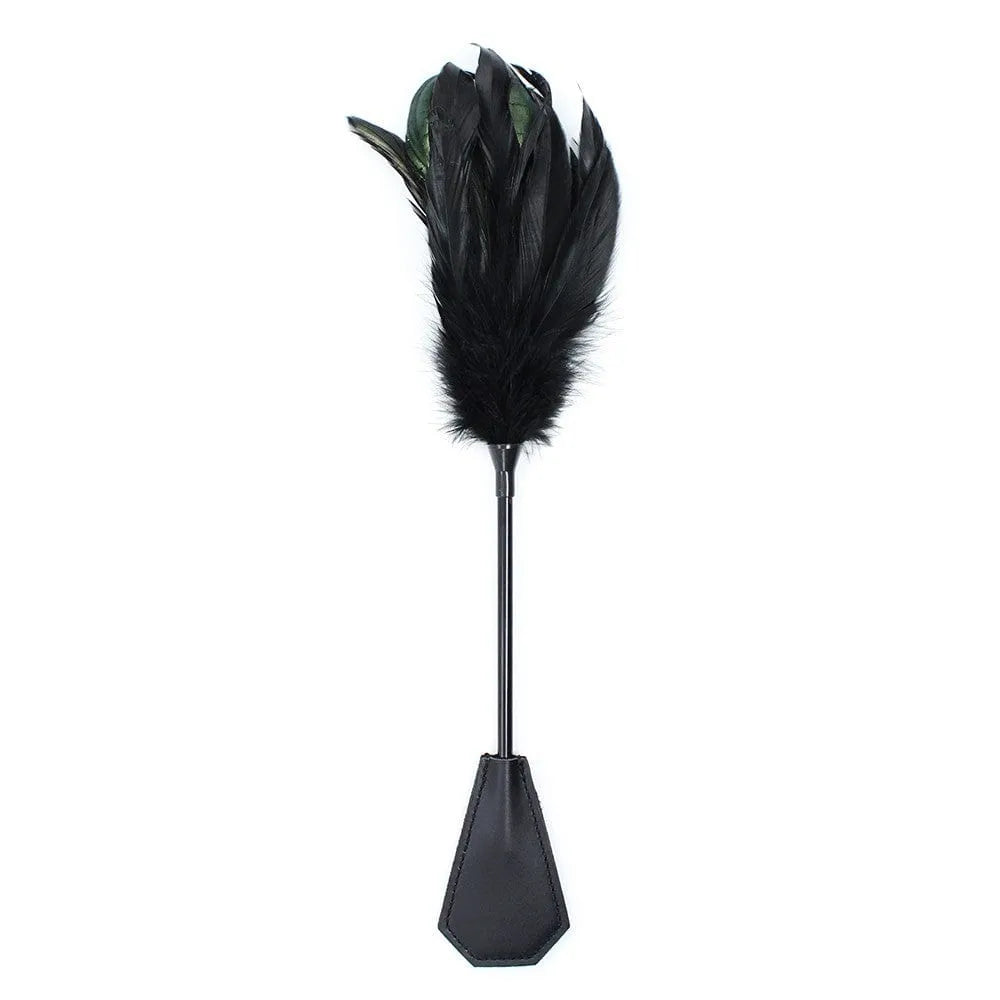 cravache érotique noire 48cm doubleface PVC plumes fessées caresses sensuelles jeux domination soumission BDSM couple polyvalente rôles ergonomique légère