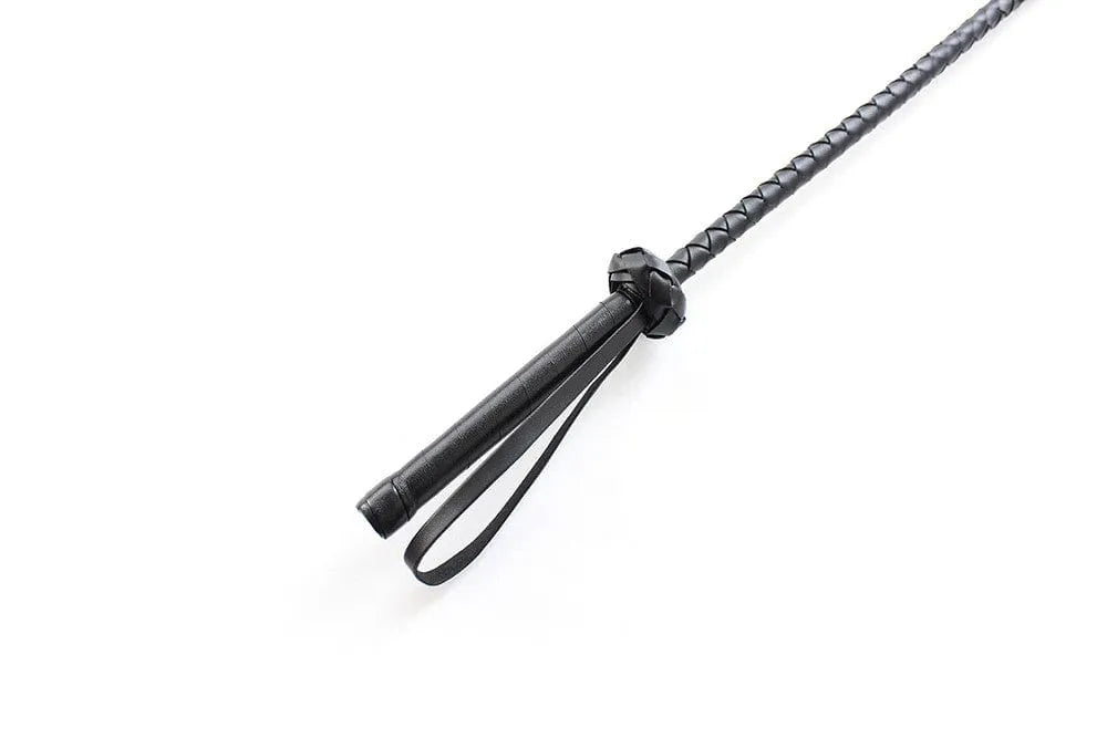Cravache BDSM noire 71cm en PVC rigide avec poignée ergonomique, idéale pour jeux de domination et soumission.