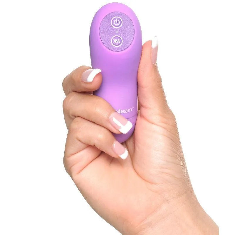 Télécommande violette ergonomique pour culotte vibrante, design discret, boutons visibles, tenue en main féminine.