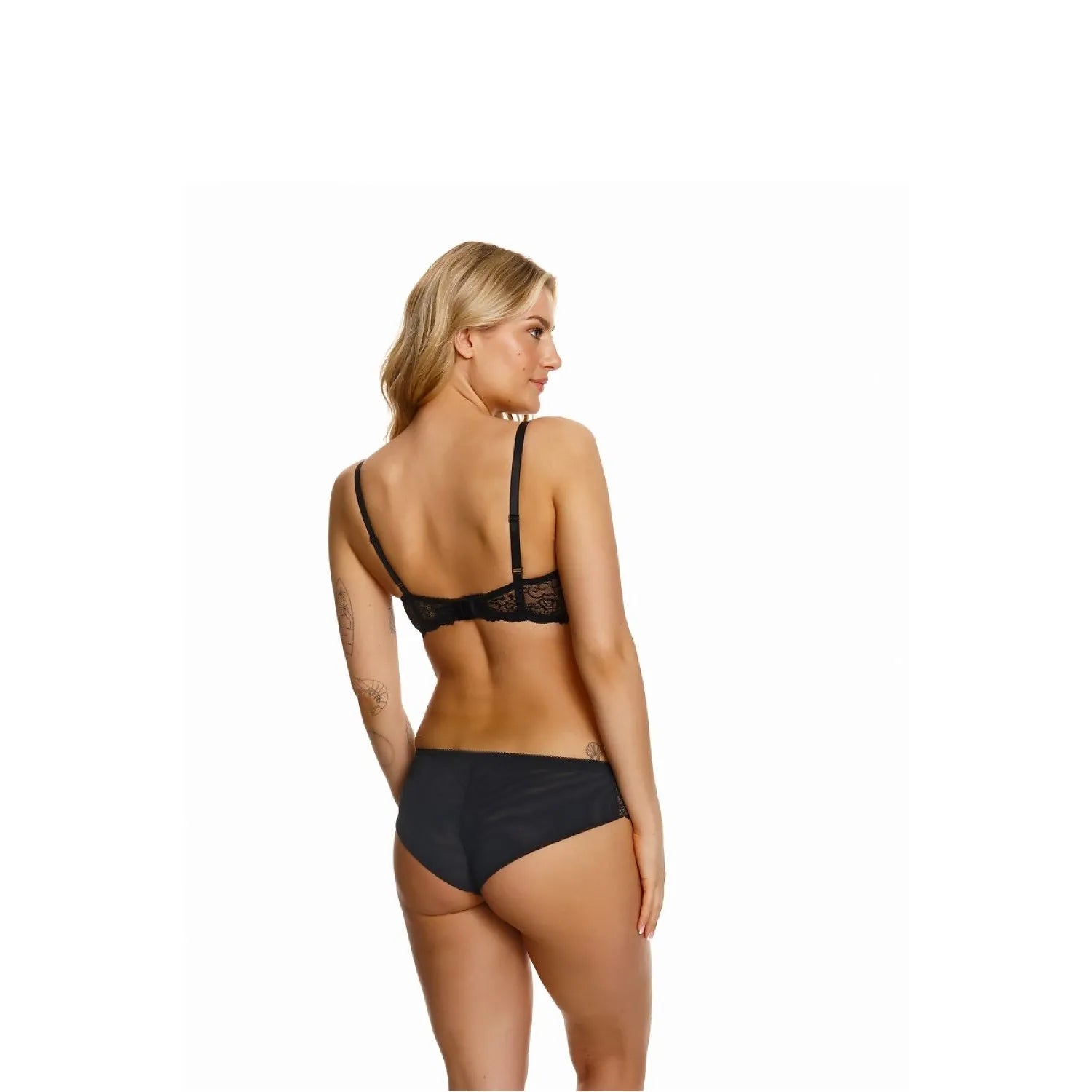 Ensemble lingerie noire en dentelle fine, soutien-gorge à armatures et culotte, bretelles ajustables, élégant et confortable.