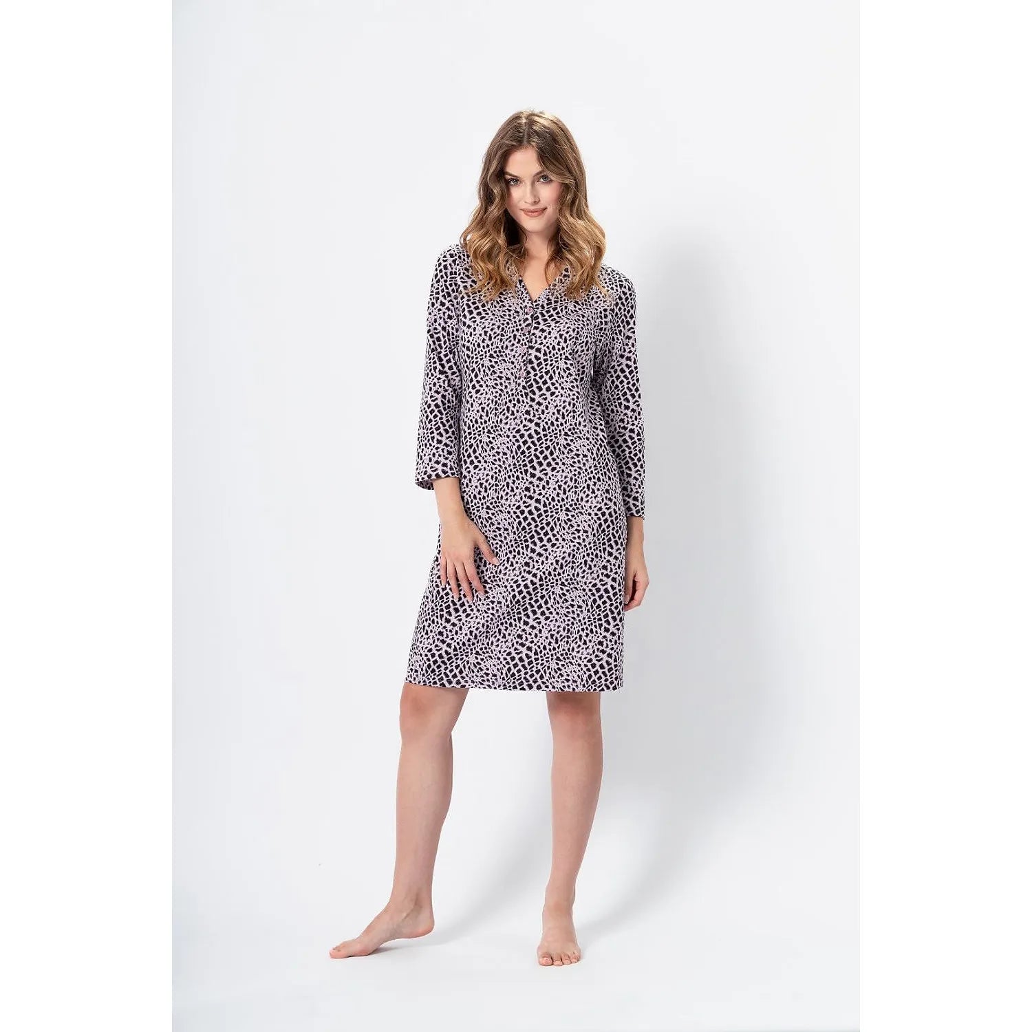 Chemise de nuit femme imprimé animalier confort maximal édition limitée coton noir blanc motif léopard V-neck longueur genou