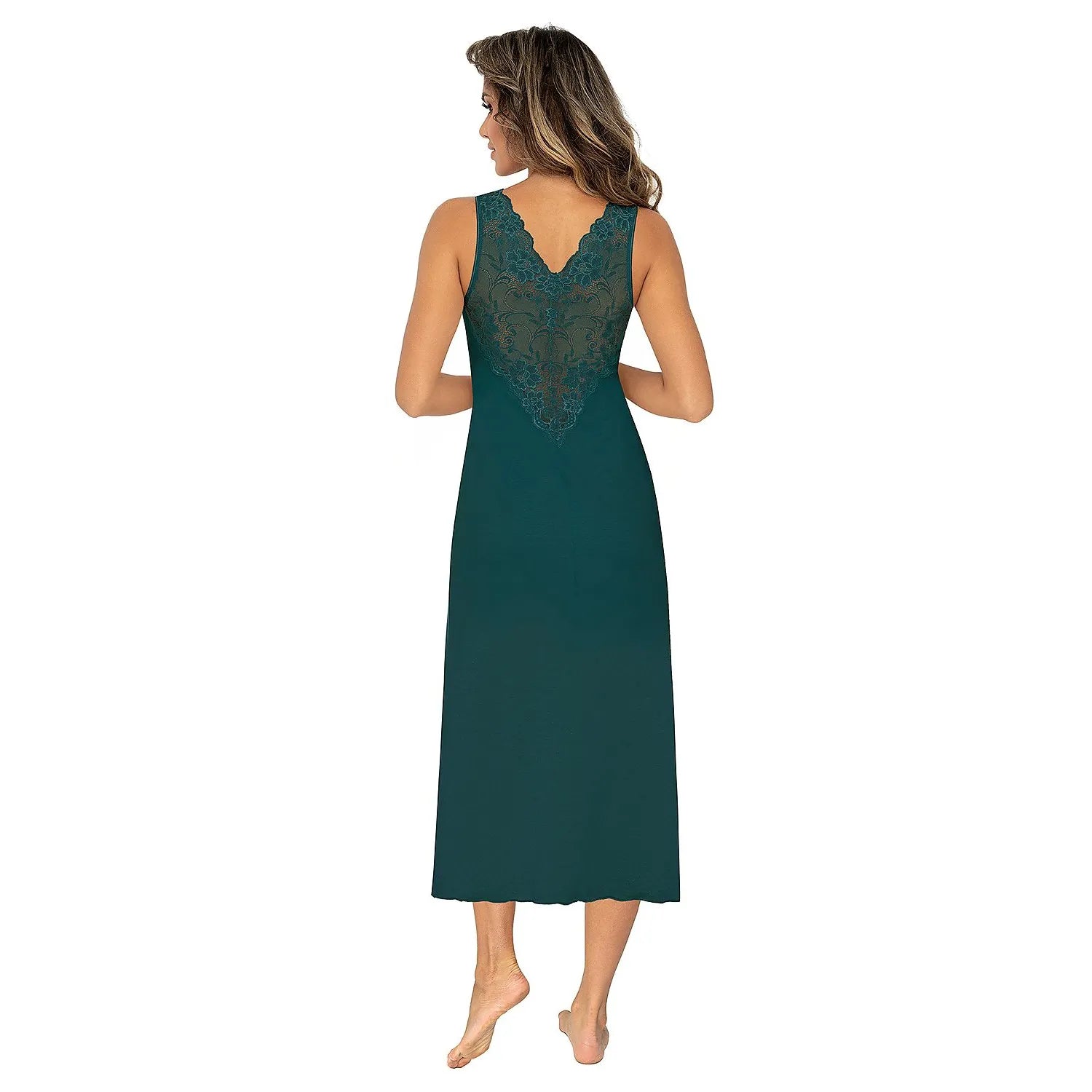 Chemise de nuit émeraude mi-mollet, sans manches, décolleté en V profond, dentelle élégante, viscose fluide.